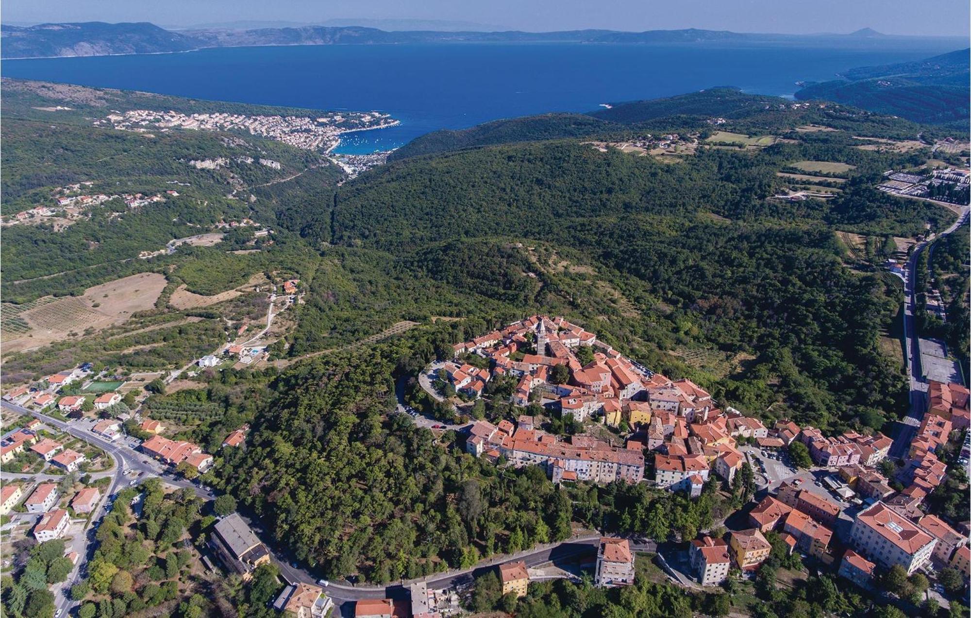 Cozy Apartment In Rabac With Kitchen Kültér fotó