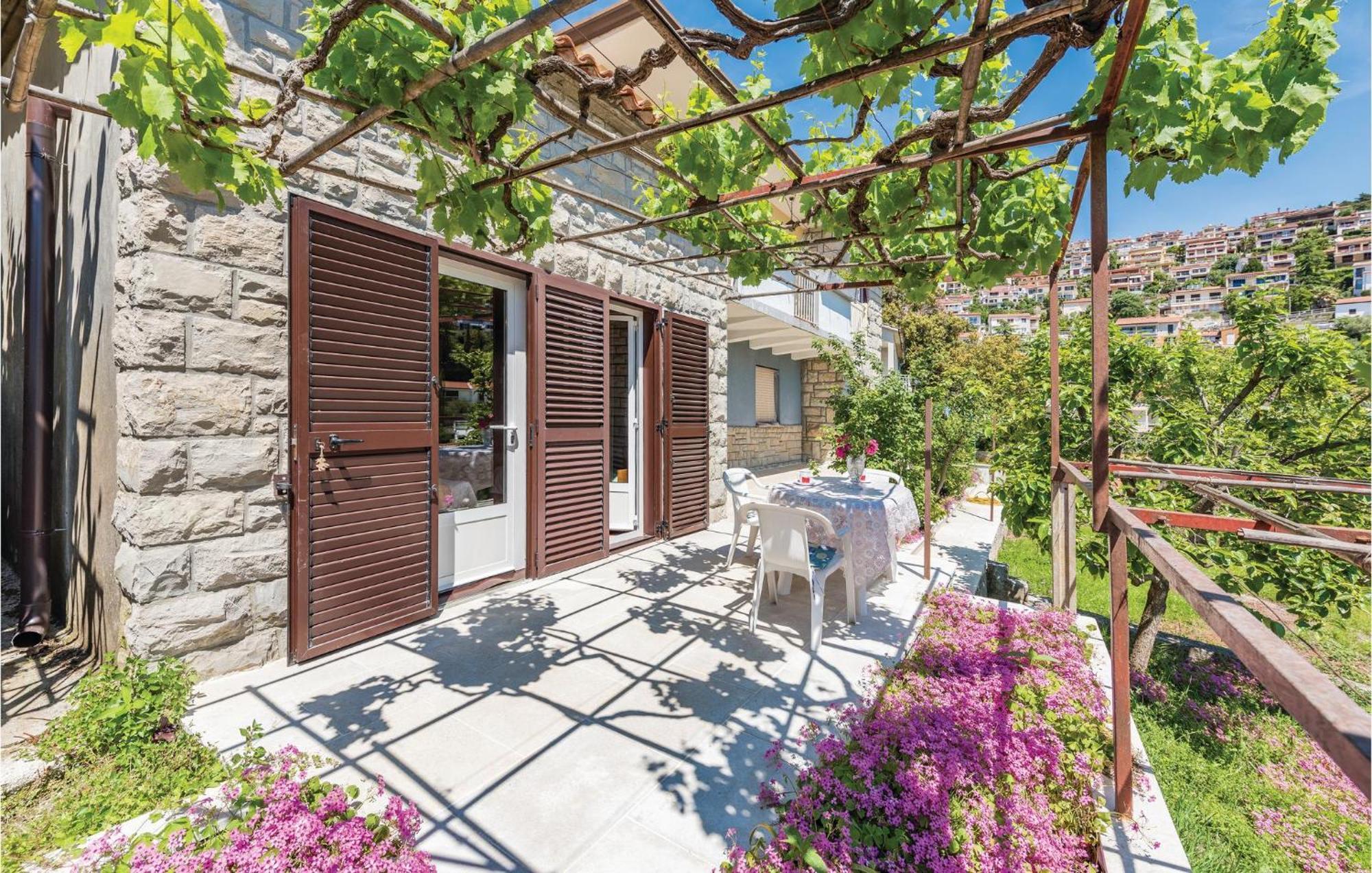 Cozy Apartment In Rabac With Kitchen Kültér fotó